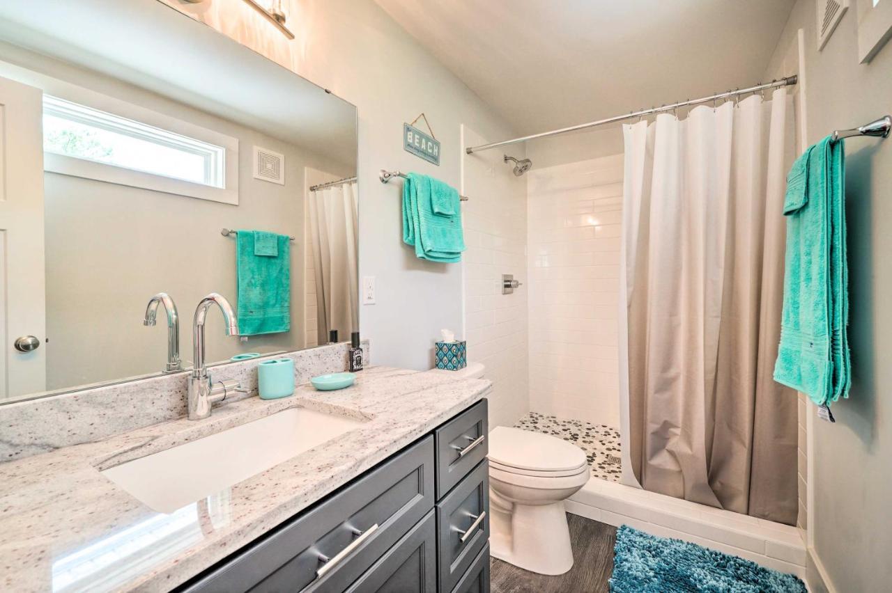 Modern Oak Island Escape 1 Mile To Long Beach! Exterior photo